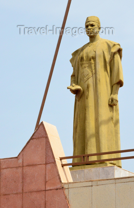 mali96: Bamako, Mali: Modibo Keita statue at his memorial - a member of the National Assembly of France, latter the leader of a single party regime - photo by M.Torres - (c) Travel-Images.com - Stock Photography agency - Image Bank