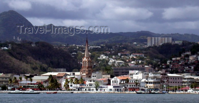 martinique8: Martinique / Martinica: Fort de France / FDF : entry by boat (photographer: R.Ziff) - (c) Travel-Images.com - Stock Photography agency - the Global Image Bank