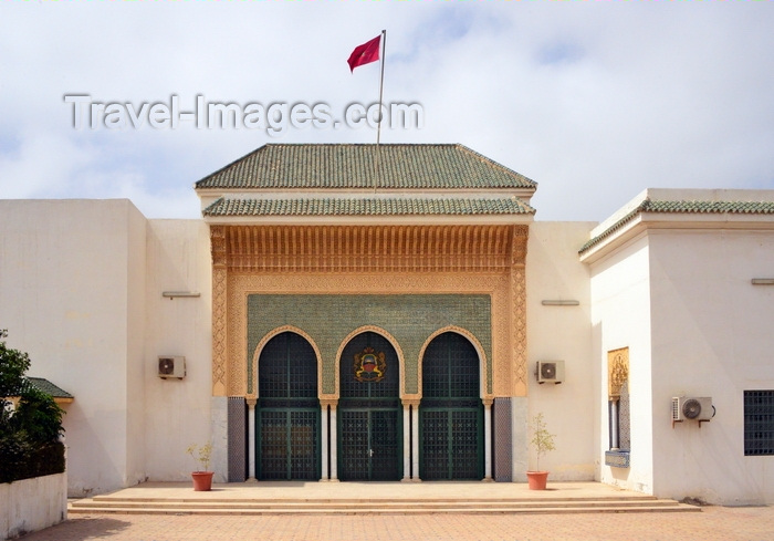 mauritania14: Nouakchott, Mauritania: main entrance of the Moroccan Mosque, with the Moroccan flag and coat of arms - architecture inspired in the Koutoubia in Marrakesh - Mosquée Marocaine - photo by M.Torres - (c) Travel-Images.com - Stock Photography agency - Image Bank