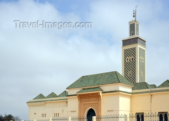 mauritania21: Nouakchott, Mauritania: Moroccan Mosque - minaret and green roofs - inspired in the Koutoubia in Marrakesh - Mosquée Marocaine - photo by M.Torres - (c) Travel-Images.com - Stock Photography agency - Image Bank