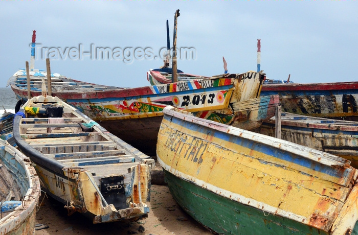 mauritania35: Nouakchott, Mauritania: traditional wooden fishing boats, locally built and painted - fishing harbor, the Port de Pêche - photo by M.Torres - (c) Travel-Images.com - Stock Photography agency - Image Bank