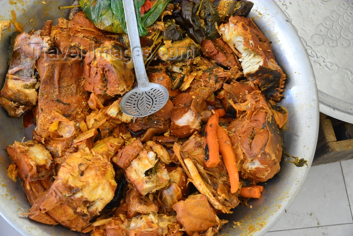 mauritania47: Nouakchott, Mauritania: fish being cooked for the 'Thieboudiene', the national dish of Mauritania, fish and rice with vegetables - photo by M.Torres - (c) Travel-Images.com - Stock Photography agency - Image Bank