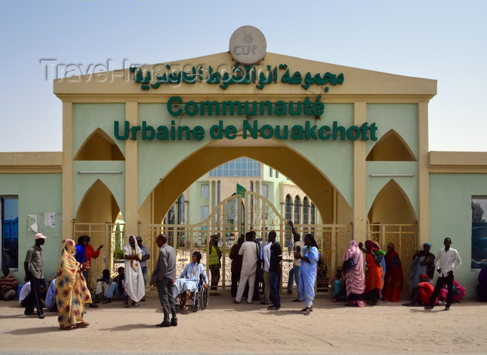 mauritania65: Nouakchott, Mauritania: people wait outside the gates of Nouakchott City Hall, guards allowing only one person at a time - Communauté Urbaine de Nouakchott - photo by M.Torres - (c) Travel-Images.com - Stock Photography agency - Image Bank