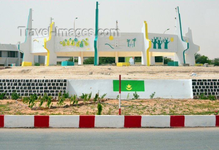 mauritania77: Nouakchott, Mauritania: roundabout with ring structure at the entrance to Nouakchott International Airport - Aéroport de Nouakchott - photo by M.Torres - (c) Travel-Images.com - Stock Photography agency - Image Bank