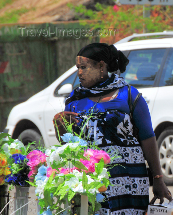 mayotte14: Mamoudzou, Grande-Terre / Mahore, Mayotte: woman with m'zinzano facial mask - beauty treatment of the Comoros, Mozambique and Madagascar - photo by M.Torres - (c) Travel-Images.com - Stock Photography agency - Image Bank