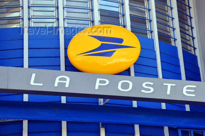 mayotte19: Mamoudzou, Grande-Terre / Mahore, Mayotte: central post office - La Poste - Rue de l'Hôpital - photo by M.Torres - (c) Travel-Images.com - Stock Photography agency - Image Bank