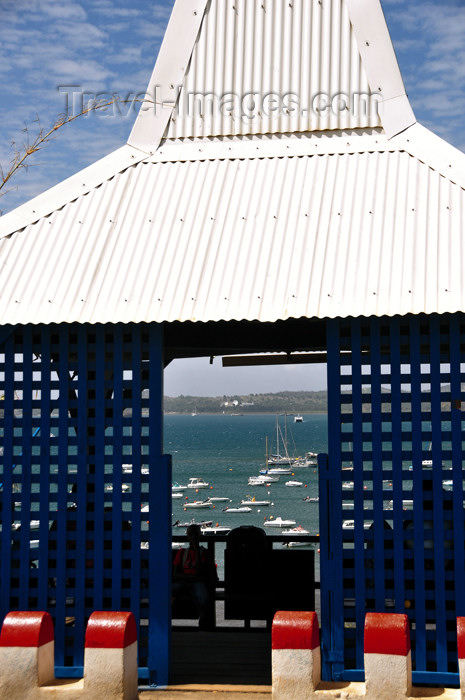 mayotte23: Mamoudzou, Grande-Terre / Mahore, Mayotte: boats in the bay - small belvedere on Rue du Commerce - photo by M.Torres - (c) Travel-Images.com - Stock Photography agency - Image Bank