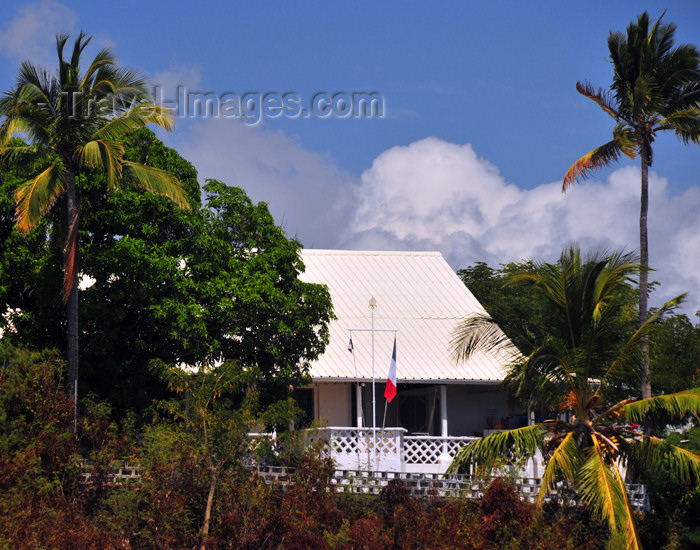 mayotte75: Dzaoudzi, Petite-Terre, Mayotte: French colonial building and tropical vegetation - photo by M.Torres - (c) Travel-Images.com - Stock Photography agency - Image Bank