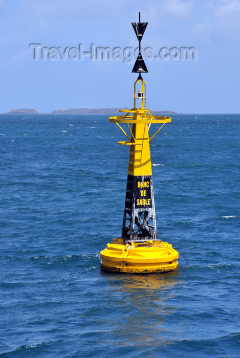 mayotte81: Dzaoudzi, Petite-Terre, Mayotte: buoy marking a sandbank - shoal - photo by M.Torres - (c) Travel-Images.com - Stock Photography agency - Image Bank