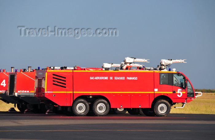 mayotte93: Pamandzi, Petite-Terre, Mayotte: Dzaoudzi Pamandzi International Airport - DZA - airport crash tenders - Sides fire engines - photo by M.Torres - (c) Travel-Images.com - Stock Photography agency - Image Bank