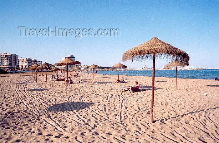 melilla15: Melilla, Spain: Carabos beach / Playa de los Carabos - Passeo Maritimo Francisco Mir Berlanga - parasol - photo by M.Torres - (c) Travel-Images.com - Stock Photography agency - Image Bank