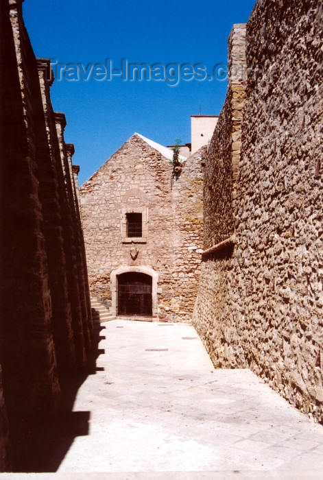 melilla35: Melilla: alley and Almacenes de la Florentina - Melilla la Vieja - El Pueblo - casco viejo - photo by M.Torres - (c) Travel-Images.com - Stock Photography agency - Image Bank