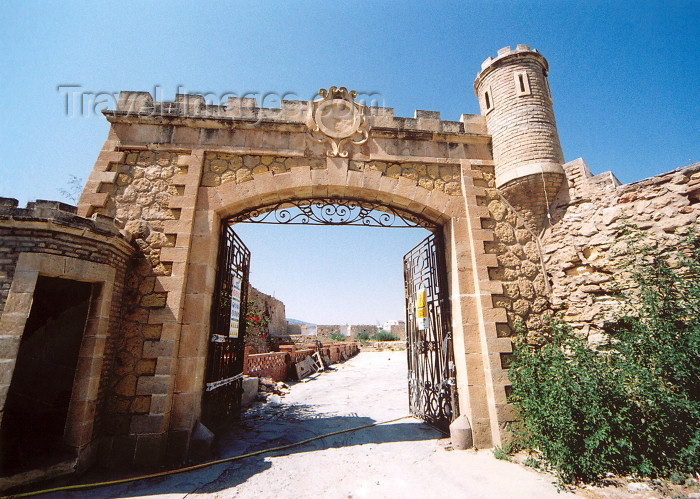 melilla45: Melilla: gate to Plaza de Armas - Melilla la Vieja - photo by M.Torres - (c) Travel-Images.com - Stock Photography agency - Image Bank