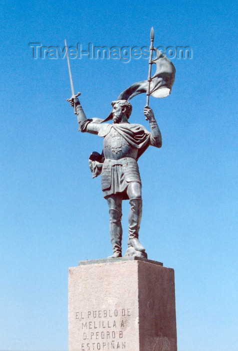 melilla53: Melilla: statue of Pedro de Estopiñán - Melilla la Vieja / Estatua de Pedro de Estopiñán y Virués, comendador de la Casa Ducal de Medina Sidonia, que ocupó Melilla en 1497 - photo by M.Torres - (c) Travel-Images.com - Stock Photography agency - Image Bank