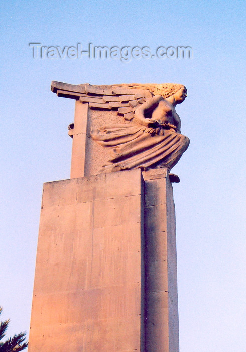 melilla63: Melilla: winged lady at dawn - heroes of the Moroccan campaigns monument | Monumento a los Héroes de las Campañas de Marruecos - photo by M.Torres - (c) Travel-Images.com - Stock Photography agency - Image Bank