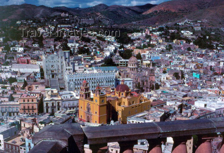 mexico105: Mexico - Guanajuato (Guanajuato state): the city from a balcony - Historic Town of Guanajuato - Basílica Colegiata de Nuestra Señora de Guanajuato - Unesco world heritage site - photo by G.Frysinger - (c) Travel-Images.com - Stock Photography agency - Image Bank