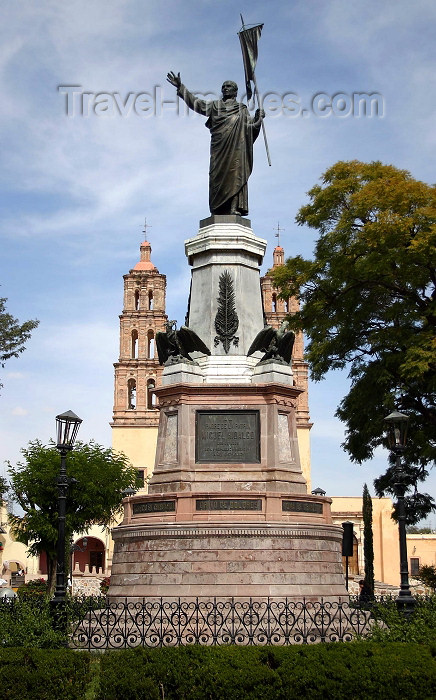 mexico126: Mexico - Dolores Hidalgo (Guanajuato): Father Miguel Hidalgo statue - jardin / park (photo by R.Ziff) - (c) Travel-Images.com - Stock Photography agency - Image Bank