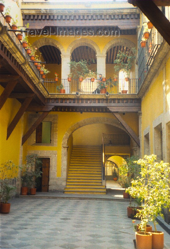 mexico29: Mexico City: the sun illuminates a colonial court yard / patio - photo by M.Torres - (c) Travel-Images.com - Stock Photography agency - Image Bank