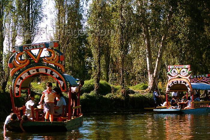 mexico336: Xochimilco, DF: families enjoy the typical boats, the chalupas - photo by Y.Baby - (c) Travel-Images.com - Stock Photography agency - Image Bank