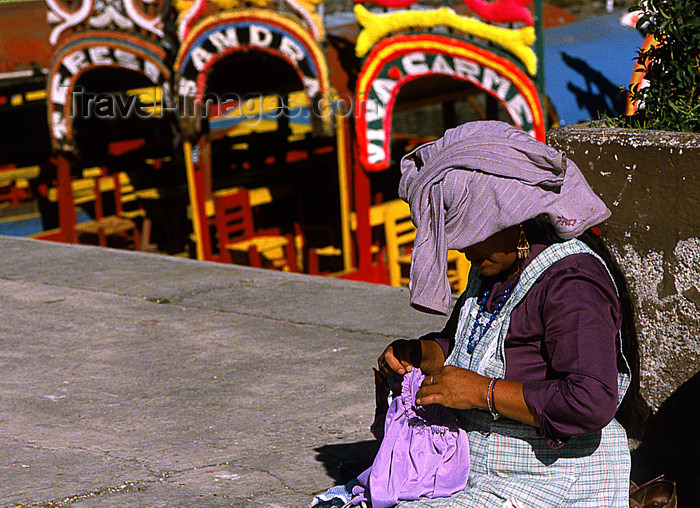 mexico345: Xochimilco, DF: indian woman with sun protection - photo by Y.Baby - (c) Travel-Images.com - Stock Photography agency - Image Bank