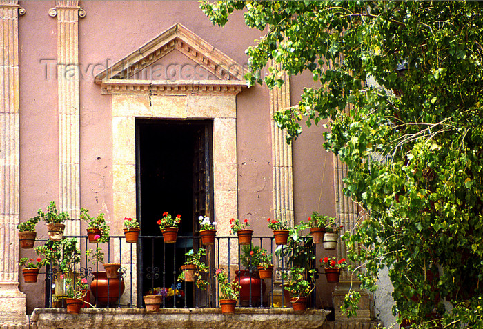 mexico360: Guanajuato City: balcony with plower pots - photo by Y.Baby - (c) Travel-Images.com - Stock Photography agency - Image Bank