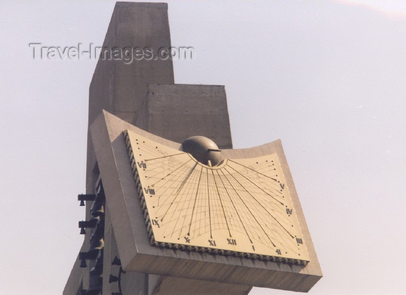 mexico45: Mexico City: sun dial on a bell tower - Campanario del Atrio de las Américas - reloj de sol - tiempo solar - Basilica of Our Lady of Guadalupe - photo by M.Torres - (c) Travel-Images.com - Stock Photography agency - Image Bank