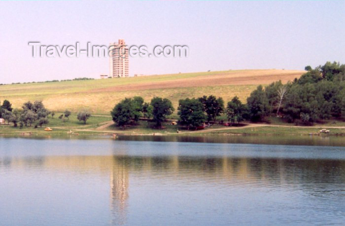 moldova13: Moldova / Moldavia - Ialoveni: lake side - photo by M.Torres - (c) Travel-Images.com - Stock Photography agency - Image Bank