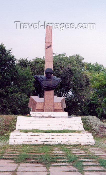 moldova17: Moldova / Moldavia - Svetlii: the Red Army remains - WWII monument - photo by M.Torres - (c) Travel-Images.com - Stock Photography agency - Image Bank
