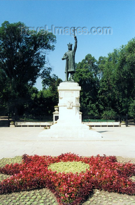 moldova26: Chisinau / Kishinev, Moldova: bronze statue of Stefan cel Mare / / Stephen the Great of Moldavia, House of Bogdan - sculptor Alexandru Plamadeala - photo by M.Torres - (c) Travel-Images.com - Stock Photography agency - Image Bank