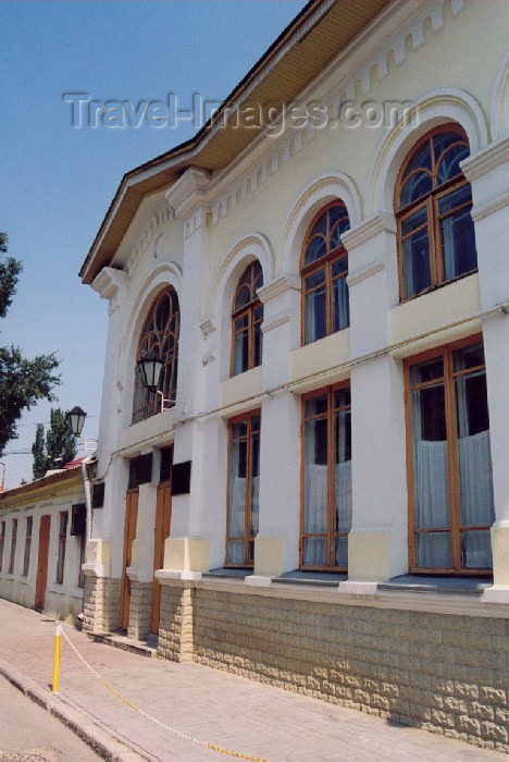 moldova27: Chisinau / Kishinev, Moldova: the 'Geamgiilor' synagogue - architect T. Ghingher - Habad Liubovici Street - Sinagoga - photo by M.Torres - (c) Travel-Images.com - Stock Photography agency - Image Bank