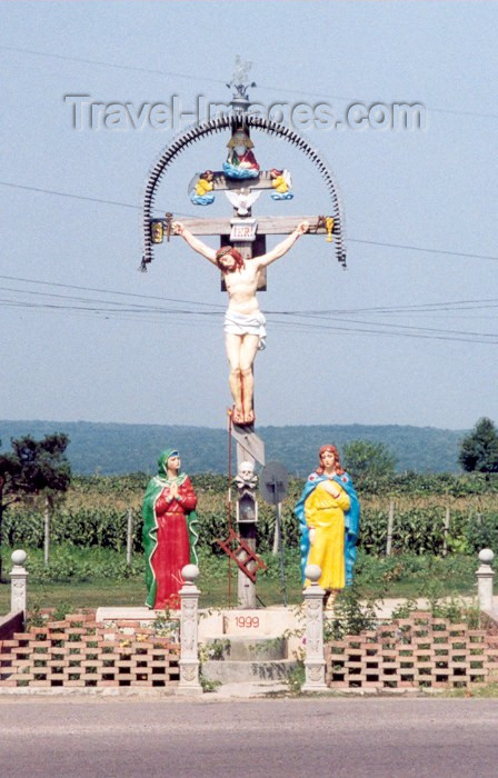 moldova39: Moldova / Moldavia - Peresecina: roadside crucifix - photo by M.Torres - (c) Travel-Images.com - Stock Photography agency - Image Bank