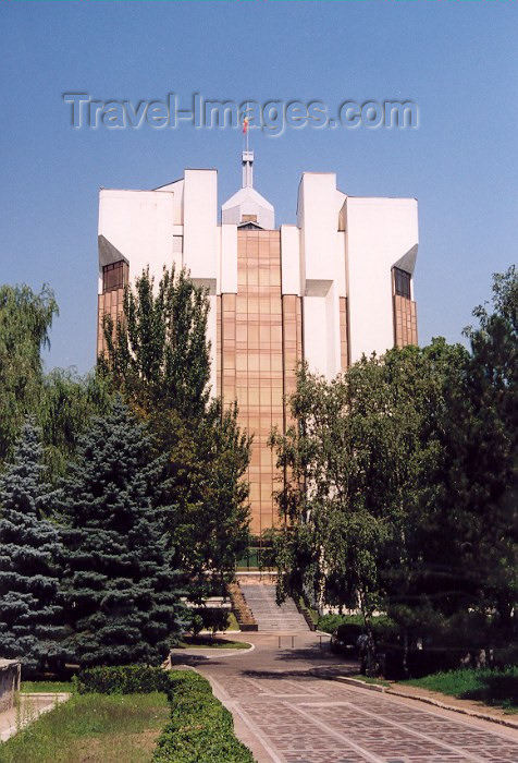 moldova4: Chisinau / Kishinev, Moldova: the presidential palace and the Ministry of Agriculture - architect U. B. Tumanyan - Bulevardul Stefan cel Mare - Presedentia - photo by M.Torres - (c) Travel-Images.com - Stock Photography agency - Image Bank