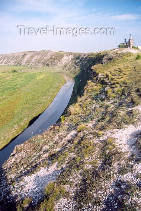 moldova54: Moldova / Moldavia - Orheuil Vechi: on the ridge - photo by M.Torres - (c) Travel-Images.com - Stock Photography agency - Image Bank