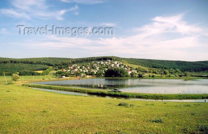 moldova55: Moldova / Moldavia - Trebujeni: on the lake - photo by M.Torres - (c) Travel-Images.com - Stock Photography agency - Image Bank