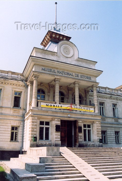 moldova58: Chisinau / Kishinev, Moldova: National History Museum / Muzeul National de Istorie - Str 31 August 1989 - architects Simsko-Savoiski and H. Lonski - photo by M.Torres) - (c) Travel-Images.com - Stock Photography agency - Image Bank