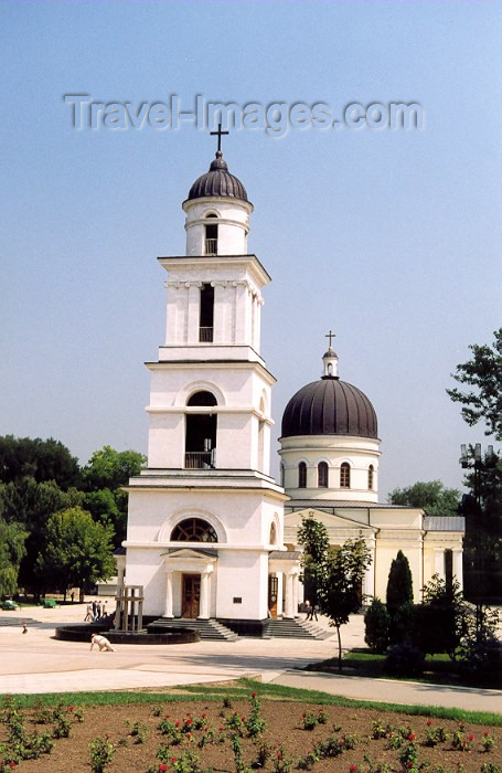 moldova62: Chisinau / Kishinev / KIV: Orthodox Cathedral of the Nativity - the campanile / steeple  - Cathedral Park - Catedrala - principala biserica a orasului - photo by M.Torres - (c) Travel-Images.com - Stock Photography agency - Image Bank