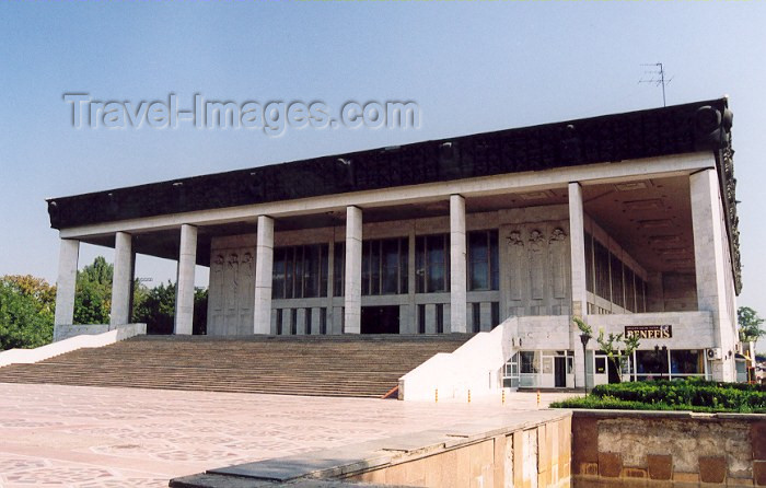 moldova7: Chisinau / Kishinev, Moldova: the Opera House - Teatrul National de Opera si Balet - Opera Nationala din Moldova - architects A.Gorskov and L. Kurennoi - bd. Stefan cel Mare - photo by M.Torres - (c) Travel-Images.com - Stock Photography agency - Image Bank