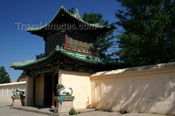 mongolia109: Ulan Bator / Ulaanbaatar, Mongolia: colourful gate at the entrance of Gandan Khiid Monastery - photo by A.Ferrari - (c) Travel-Images.com - Stock Photography agency - Image Bank