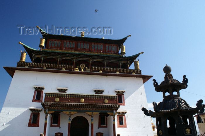 mongolia121: Ulan Bator / Ulaanbaatar, Mongolia: facade of Janraisig Datsan, Gandan Khiid - Gandantegchinlen Khiid Monastery - photo by A.Ferrari - (c) Travel-Images.com - Stock Photography agency - Image Bank