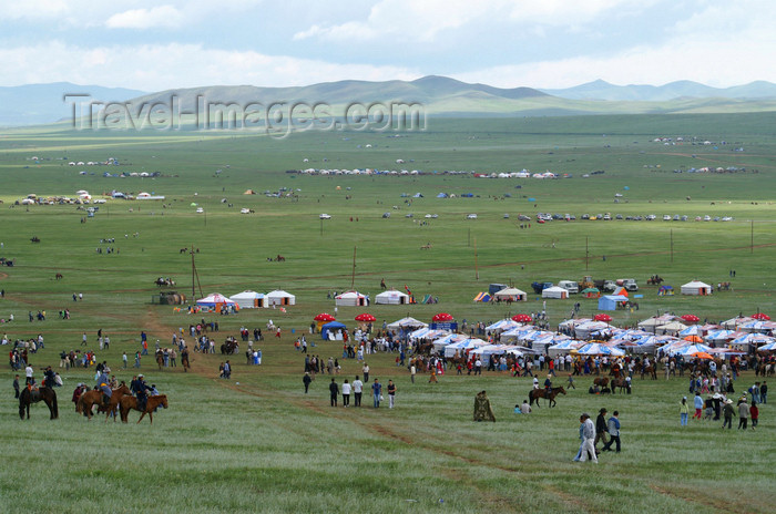 mongolia133: Ulan Bator / Ulaanbaatar, Mongolia: Naadam festival - horse racing site - Hui Doloon Khutag - photo by A.Ferrari - (c) Travel-Images.com - Stock Photography agency - Image Bank