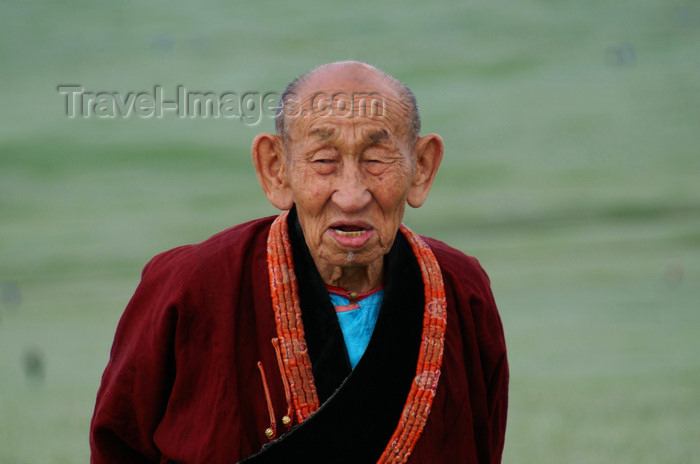 mongolia140: Ulan Bator / Ulaanbaatar, Mongolia: Naadam festival - old gentleman at the horse races - Hui Doloon Khutag - photo by A.Ferrari - (c) Travel-Images.com - Stock Photography agency - Image Bank