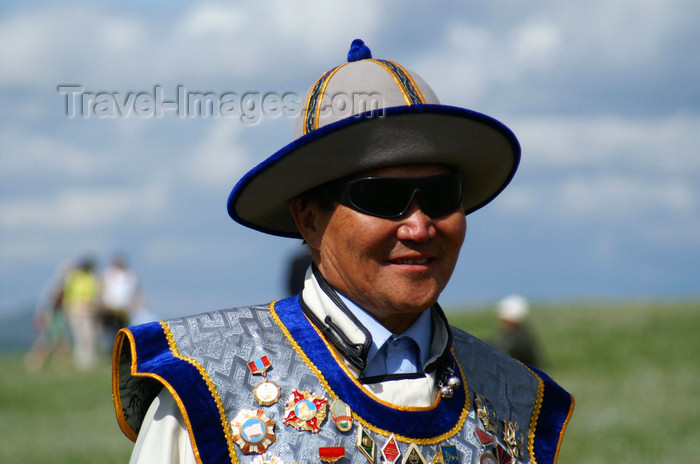 mongolia143: Ulan Bator / Ulaanbaatar, Mongolia: Naadam festival - friendly Mongolian with hat - Hui Doloon Khutag - photo by A.Ferrari - (c) Travel-Images.com - Stock Photography agency - Image Bank