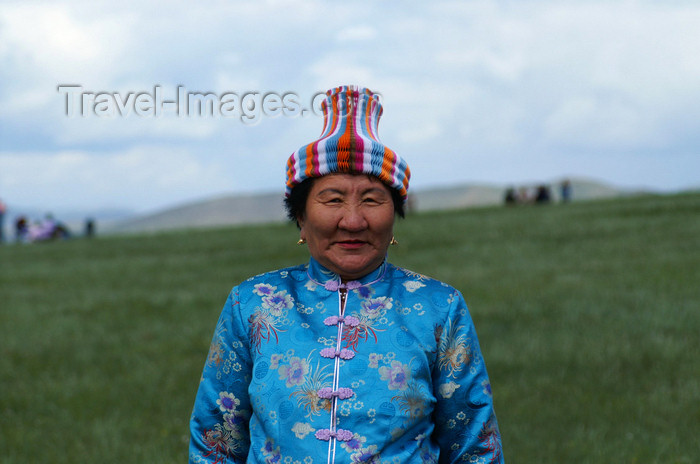 mongolia146: Ulan Bator / Ulaanbaatar, Mongolia: Naadam festival - Mongolian woman - horse races - Hui Doloon Khutag - photo by A.Ferrari - (c) Travel-Images.com - Stock Photography agency - Image Bank