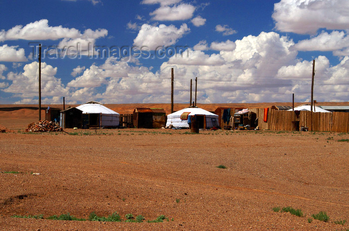 mongolia182: Gobi desert, southern Mongolia: the tiny settlement of Tsogt-Ovoo - photo by A.Ferrari - (c) Travel-Images.com - Stock Photography agency - Image Bank
