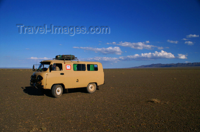 mongolia184: Gobi desert, southern Mongolia: Russian 4x4 minivan near Gurvan Saikhan - photo by A.Ferrari - (c) Travel-Images.com - Stock Photography agency - Image Bank