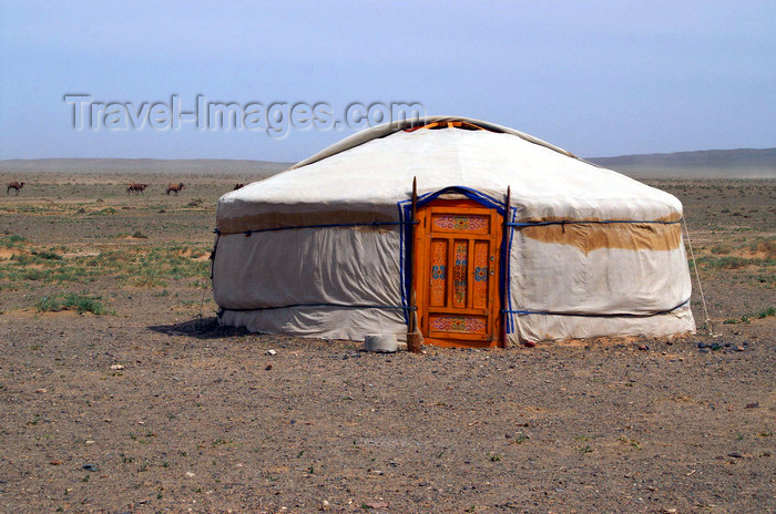 mongolia200: Gobi desert, southern Mongolia: ger / yurt pitched near Khongoryn Els, Gurvan Saikhan National Park - photo by A.Ferrari - (c) Travel-Images.com - Stock Photography agency - Image Bank
