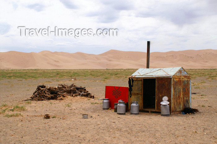 mongolia204: Gobi desert, southern Mongolia: a kitchen with Buddhism's symbolic Endless knot - Shrivatsa -  Khongoryn Els, Gurvan Saikhan National Park - photo by A.Ferrari - (c) Travel-Images.com - Stock Photography agency - Image Bank
