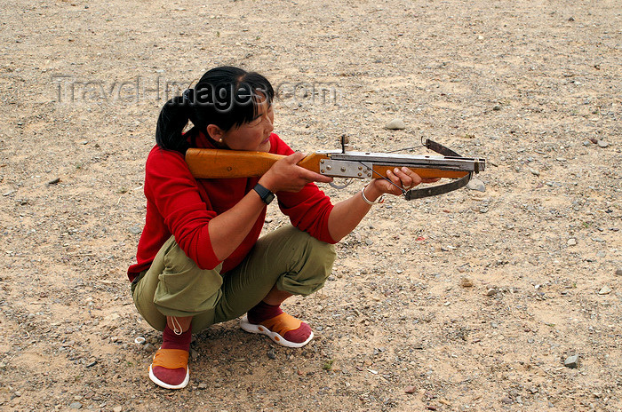 mongolia205: Gobi desert, southern Mongolia: crossbow - ankle bone shooting, Khongoryn Els, Gurvan Saikhan National Park - photo by A.Ferrari - (c) Travel-Images.com - Stock Photography agency - Image Bank