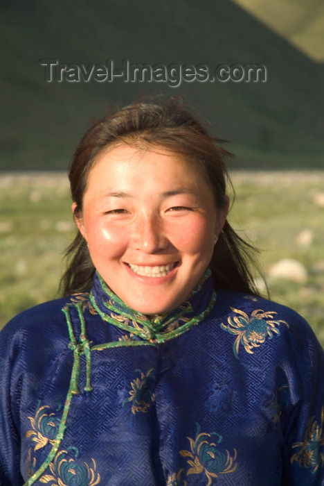 mongolia28: Mongolia - Khentii province: country girl with broad smile - photo by A.Summers - (c) Travel-Images.com - Stock Photography agency - Image Bank