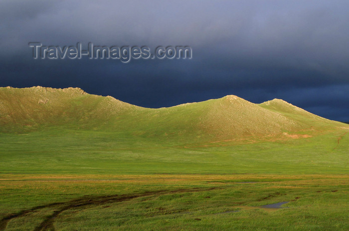 mongolia284: Khorgo-Terkhiin Tsagaan Nuur NP, Arkhangai Province, Mongolia: hills in the evening light - photo by A.Ferrari - (c) Travel-Images.com - Stock Photography agency - Image Bank